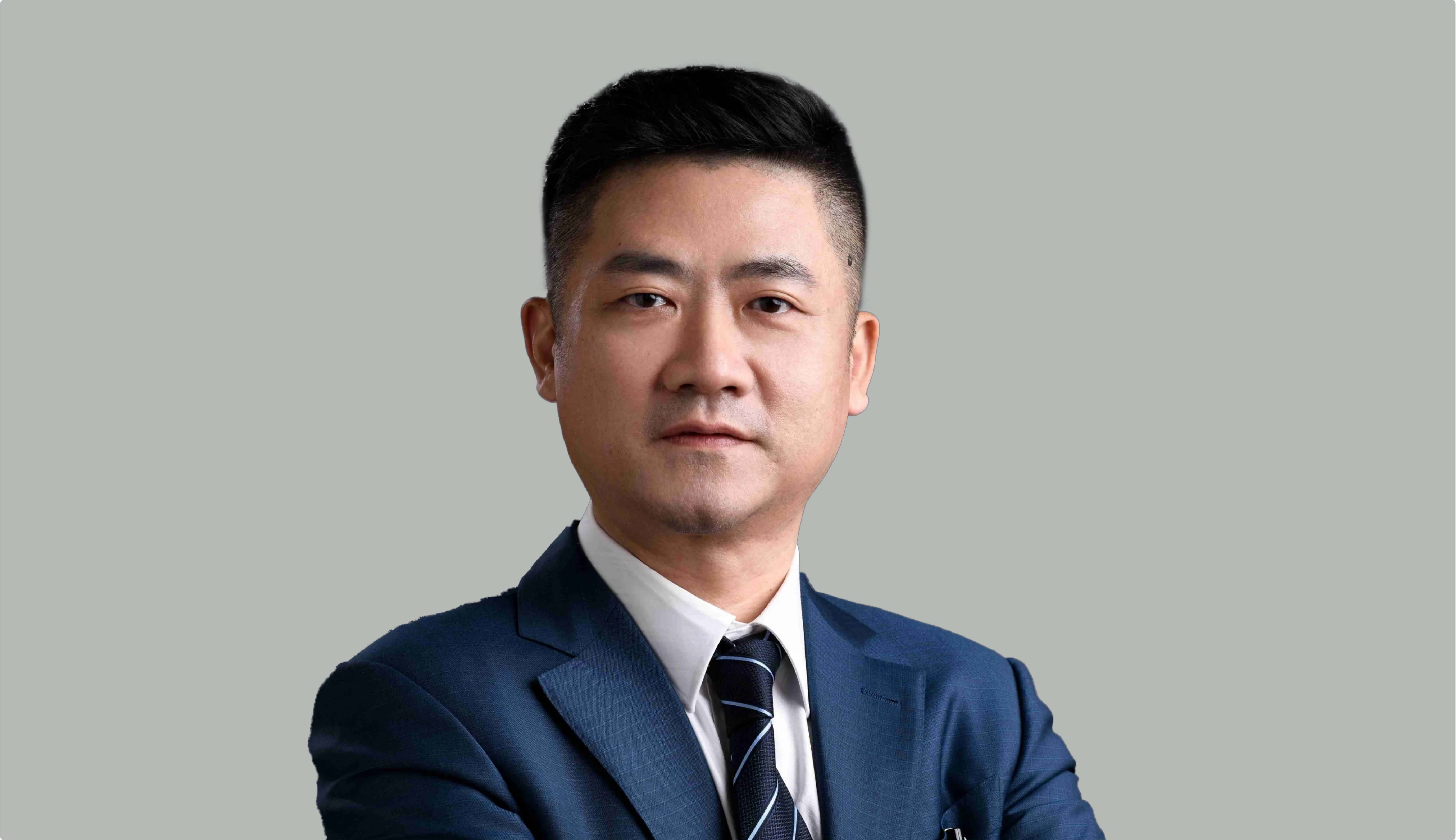 龍泉-董事長兼首席執行官
